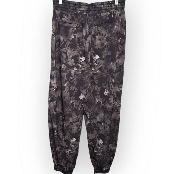 Athleta Women's Savannah Jogger in Lumen Floral Black size 8 - Picture 6 of 9